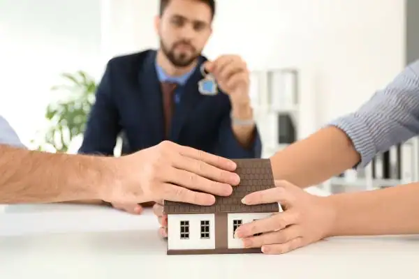 Couple arguing over property in divorce mediation Hastings
